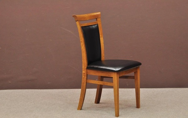  Krzesło dębowe MT1. Zródło: BatDom 