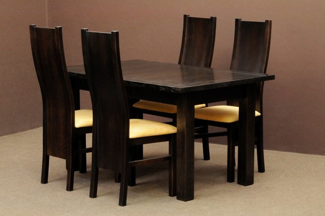 Zestaw stół i krzesła ZT117- kolor wenge. Źródło: Batdom
